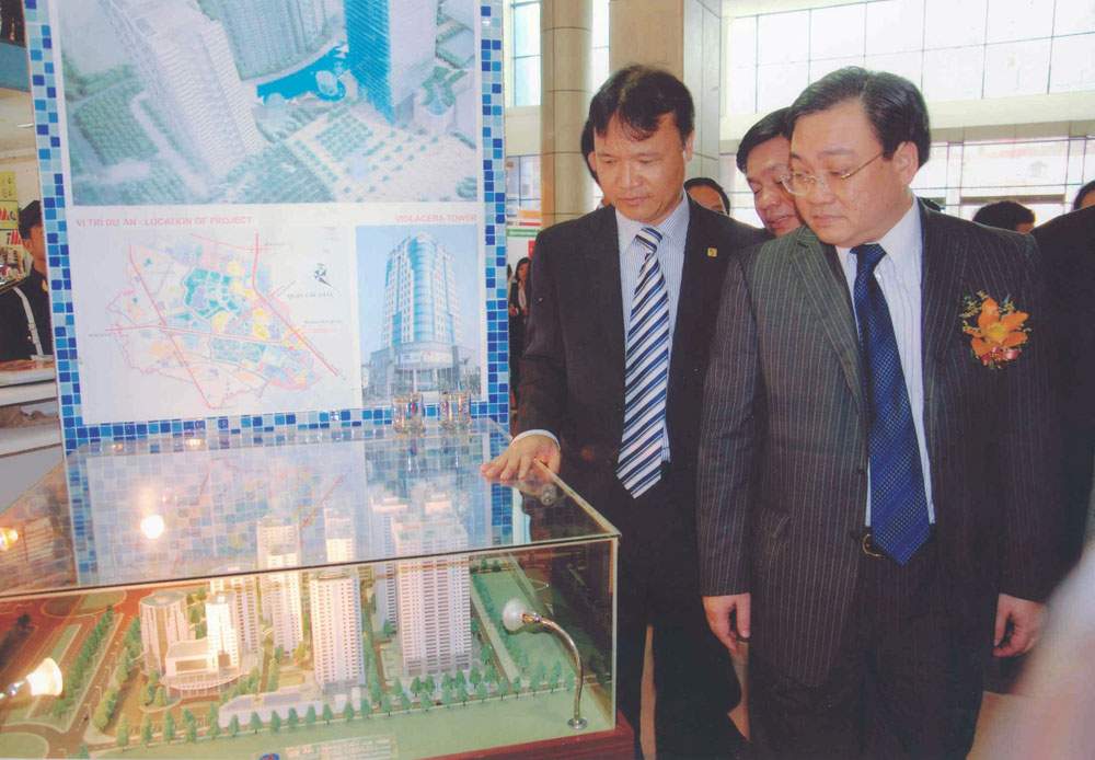 Phó Thủ tướng Hoàng Trung Hải tới thăm gian hàng Viglacera tại Expo 2009